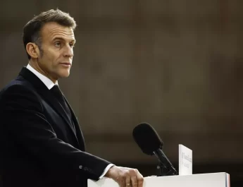 Guerre en Iran : Emmanuel Macron exprime sa «solidarité» à Pedro Sanchez après les «menaces» commerciales de Donald Trump