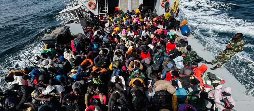 La Marine nationale intercepte deux pirogues de migrants au large de Saint-Louis