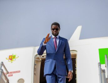 Visite de travail en Gambie : Bassirou Diomaye Faye à Banjul pour renforcer la coopération bilatérale