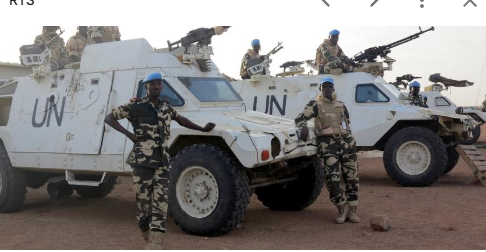 Journée internationale des Casques bleus : l’ONU appelle à investir davantage dans la paix