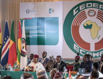 Le sommet de la Cédéao s’ouvre à Freetown avec la promesse de redéfinir les rôles de l’organisation