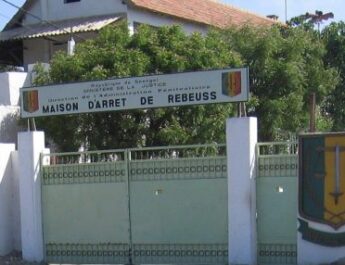 Désengorgement des prisons : Guy Marius Sagna interpelle le gouvernement sur les bracelets électroniques, la fouille intégrale et les nouvelles prisons