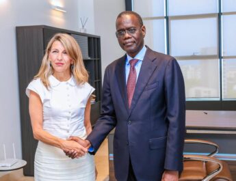Le Premier ministre Ahmadou Alhaminou LÔ reçoit la vice-présidente du gouvernement espagnol à Dakar