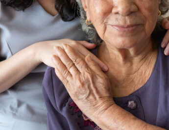 Alzheimer : une étude démontre que les muscles seraient touchés avant notre mémoire