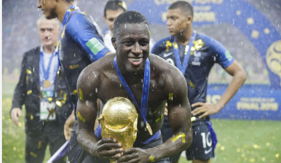 Benjamin Mendy a vendu aux enchères son trophée de la Coupe du monde pour plusieurs dizaines de milliers d&rsquo;euros