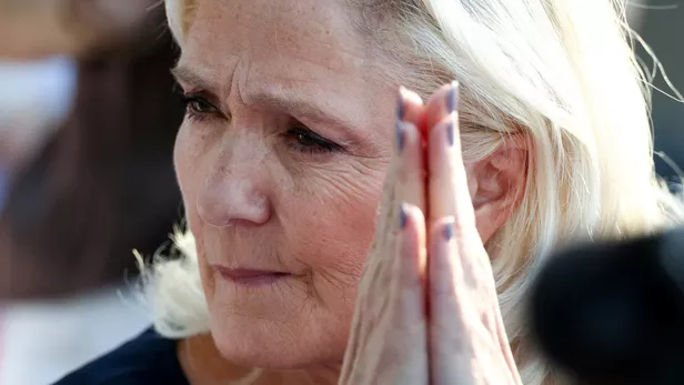 Marine Le Pen, condamnée à 15 mois ferme d’inéligibilité, pourrait a priori se présenter à la présidentielle