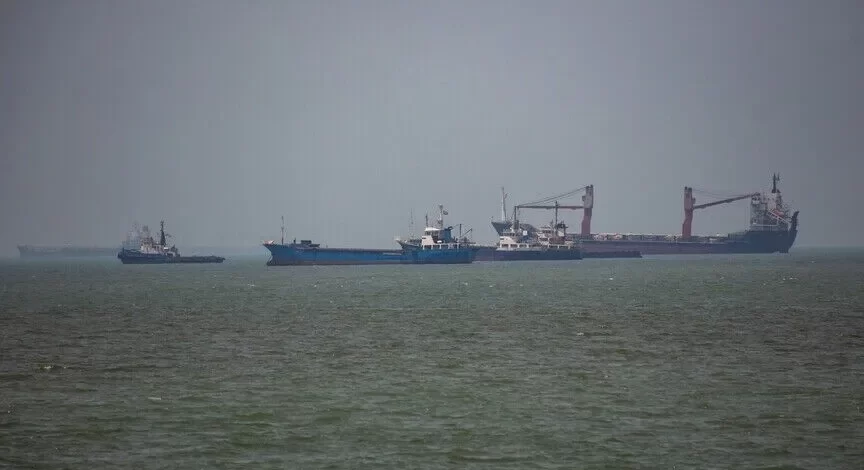 L&rsquo;Iran affirme que deux navires sont impliqués dans un « accident » après avoir tenté de traverser le détroit d&rsquo;Ormuz via une « route dangereuse » empruntée par les États-Unis.