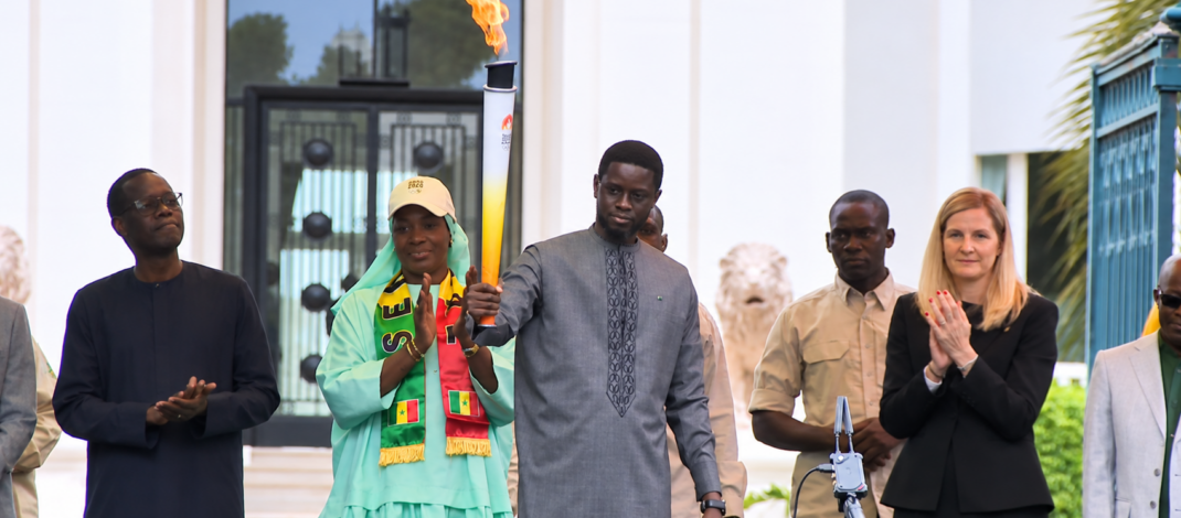 Flamme olympique : Bassirou Diomaye Faye appelle la jeunesse sénégalaise à être « debout et déterminée » pour relever le défi