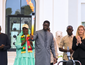 Flamme olympique : Bassirou Diomaye Faye appelle la jeunesse sénégalaise à être « debout et déterminée » pour relever le défi