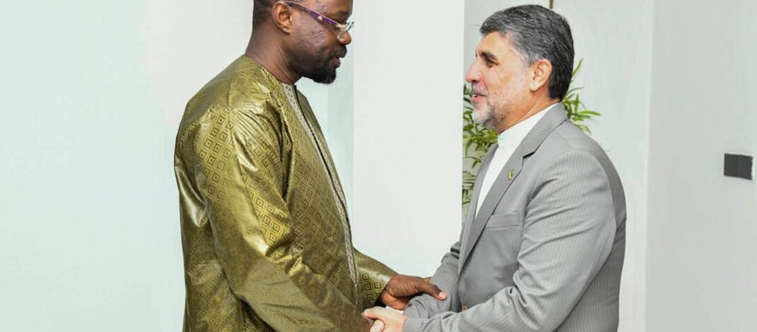 Diplomatie parlementaire : Ousmane Sonko reçoit les ambassadeurs de France, d’Iran et de Chine ainsi que le président du Parlement panafricain
